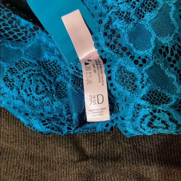 Lace Demi push-up bra, BNWOT, 34D - Picture 3 of 3